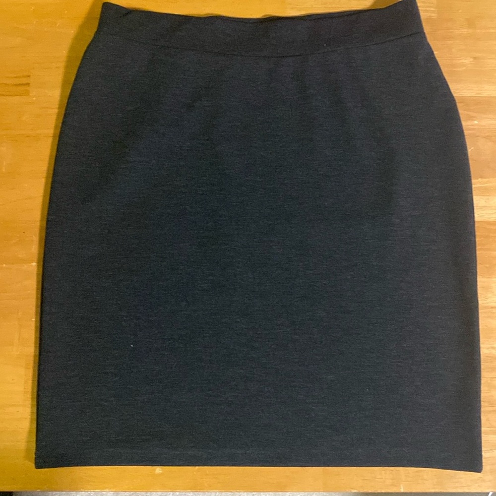 J Jill stretch skirt beautiful dark gray/black color
